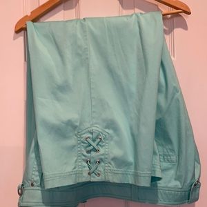 JM collection 24w lace hem cropped pants